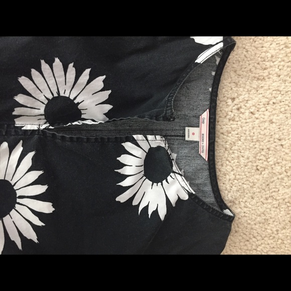 Gap tank top with fun flowers - Picture 2 of 3